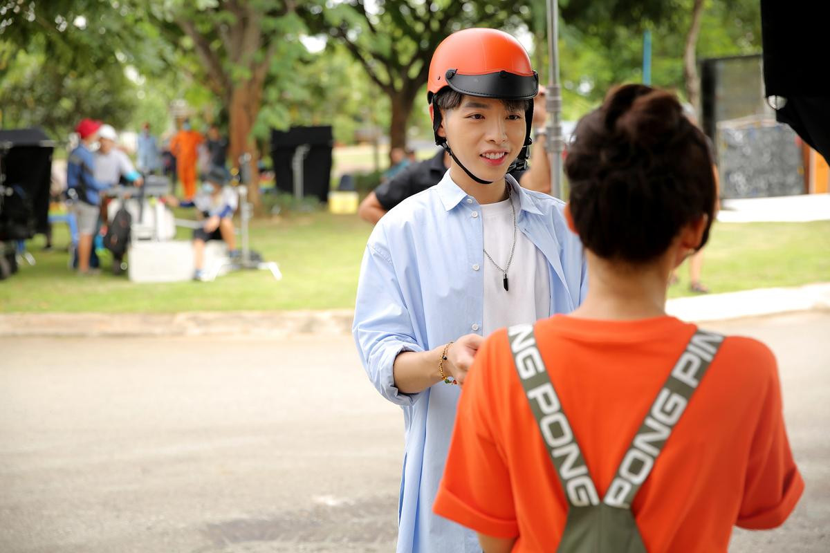 Đức Phúc nhá hàng loạt ảnh hậu trường, chuẩn bị ra mắt phần 2 phim thanh xuân triệu view? Ảnh 1