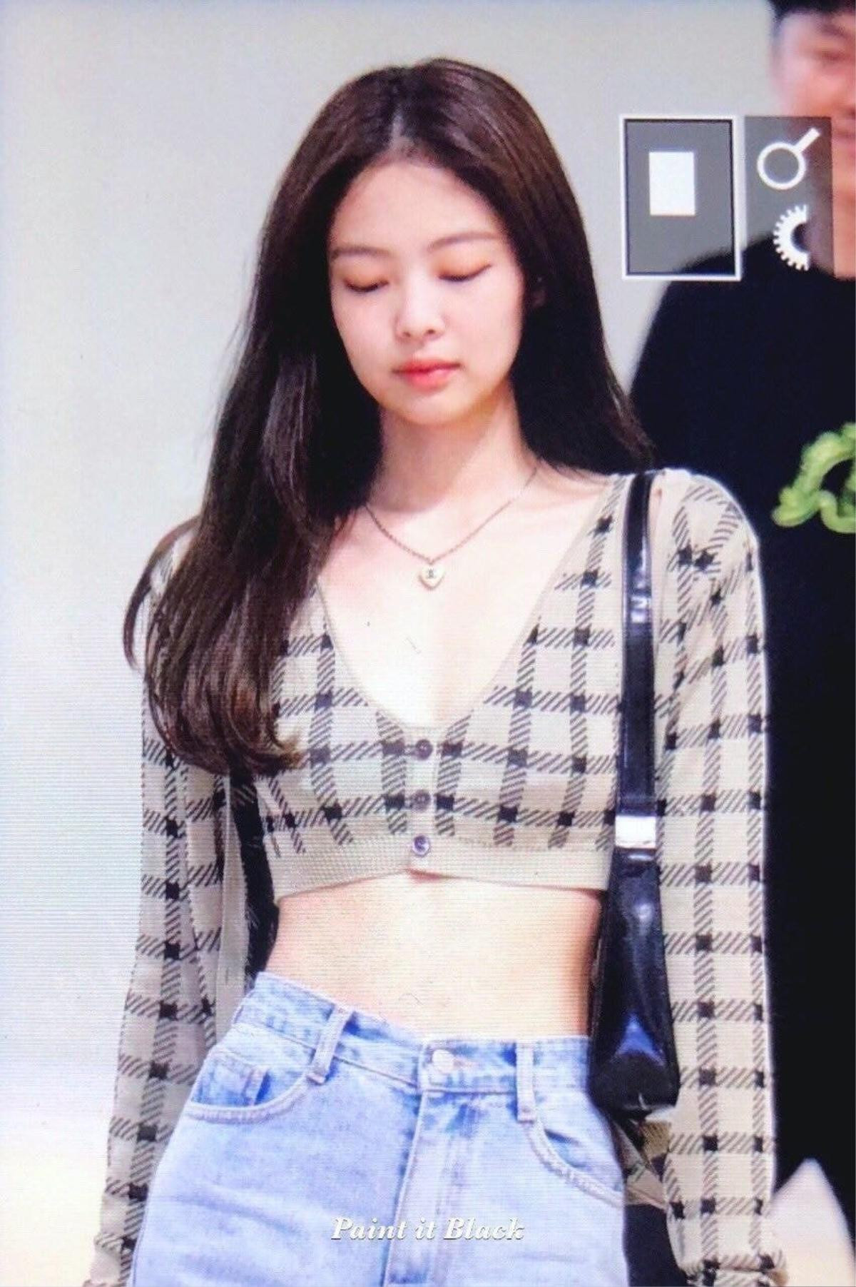 Jennie (BlackPink) khiến mạng xã hội 'dậy sóng' với vòng eo nhỏ xíu đến khó tin Ảnh 7