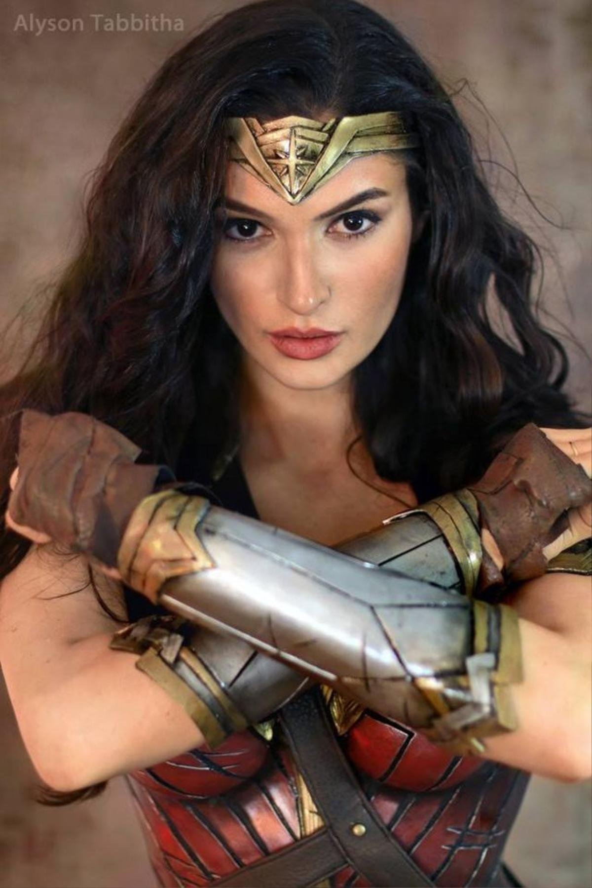 Trầm trồ trước khả năng hóa thân thành chị Đại Wonder Woman của Alyson Tabbitha - Thánh nữ cosplay chính là đây Ảnh 15