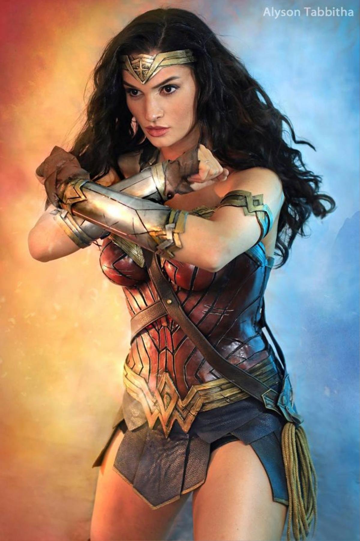 Trầm trồ trước khả năng hóa thân thành chị Đại Wonder Woman của Alyson Tabbitha - Thánh nữ cosplay chính là đây Ảnh 9