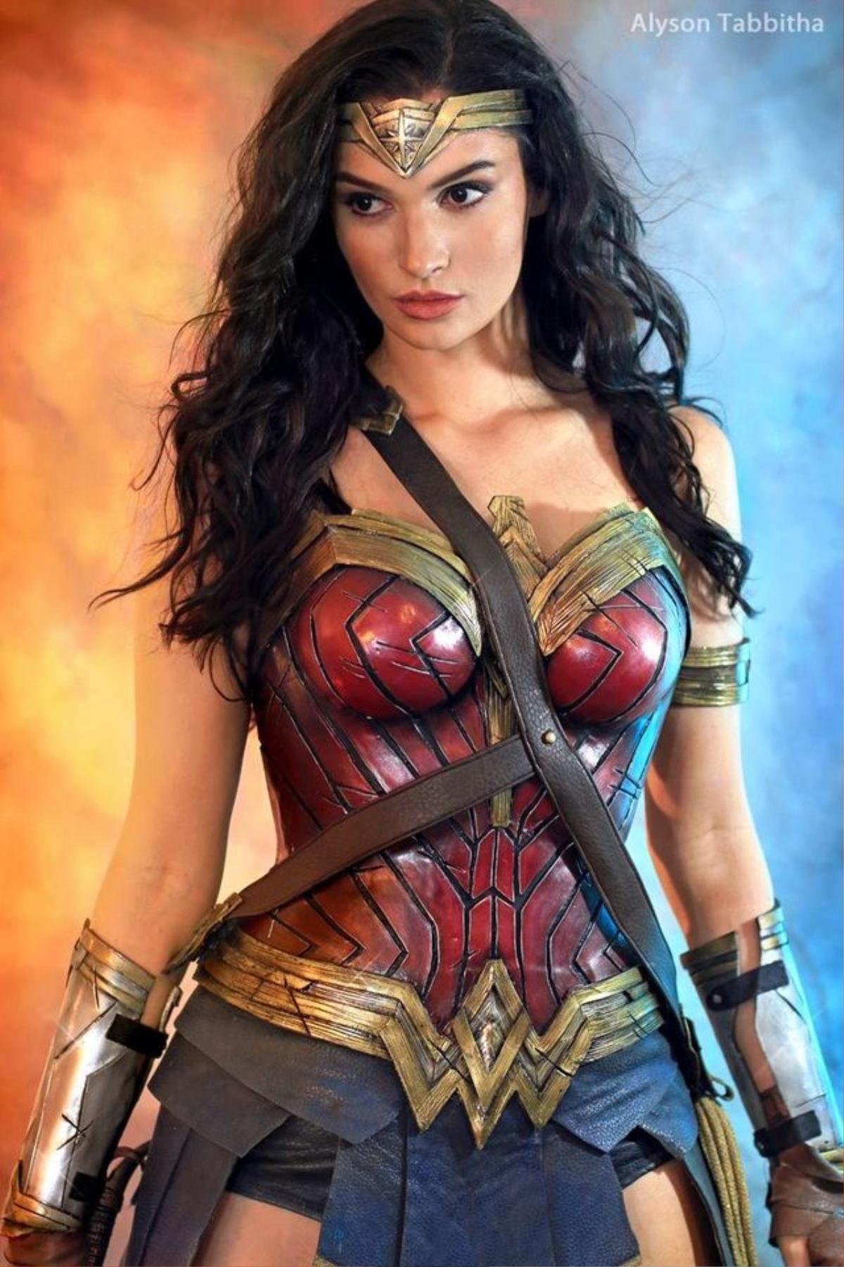 Trầm trồ trước khả năng hóa thân thành chị Đại Wonder Woman của Alyson Tabbitha - Thánh nữ cosplay chính là đây Ảnh 11