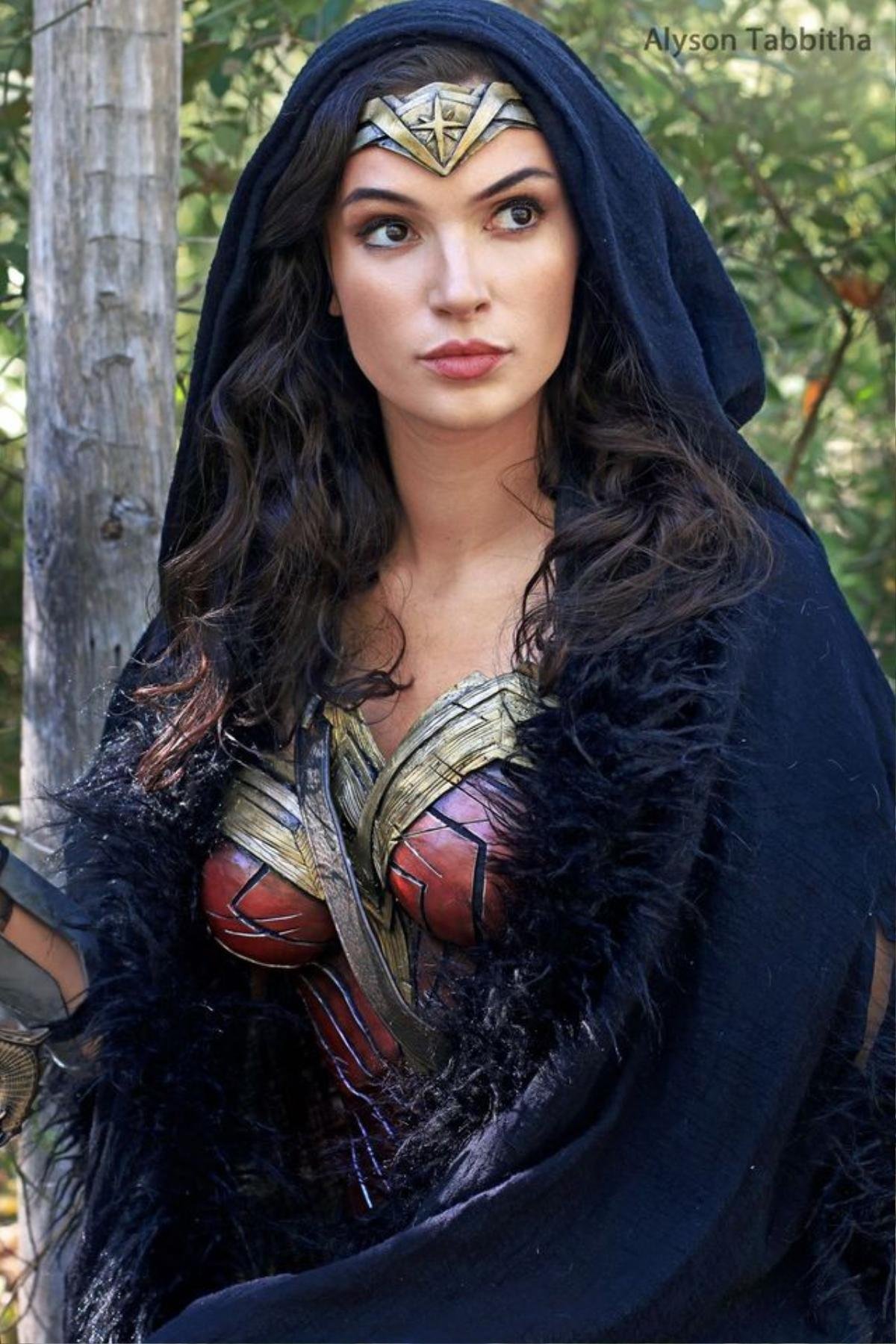 Trầm trồ trước khả năng hóa thân thành chị Đại Wonder Woman của Alyson Tabbitha - Thánh nữ cosplay chính là đây Ảnh 13