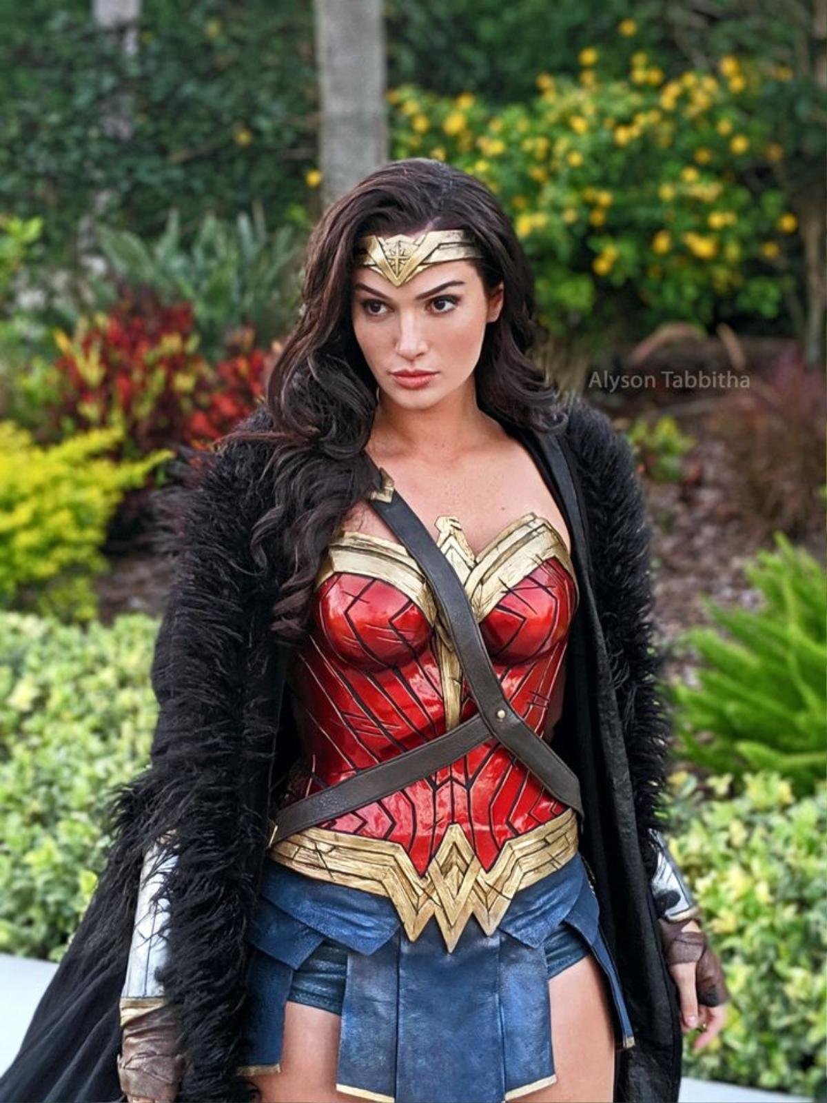 Trầm trồ trước khả năng hóa thân thành chị Đại Wonder Woman của Alyson Tabbitha - Thánh nữ cosplay chính là đây Ảnh 19