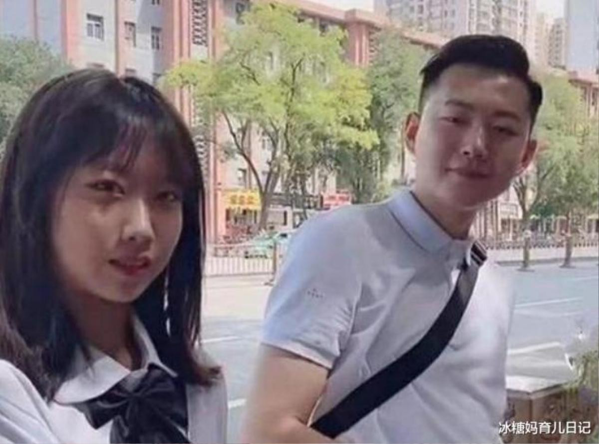 Tới trường đón con gái tan học, ông bố làm ai cũng tưởng là crush của con gái vì ngoại hình chuẩn soái ca Ảnh 3