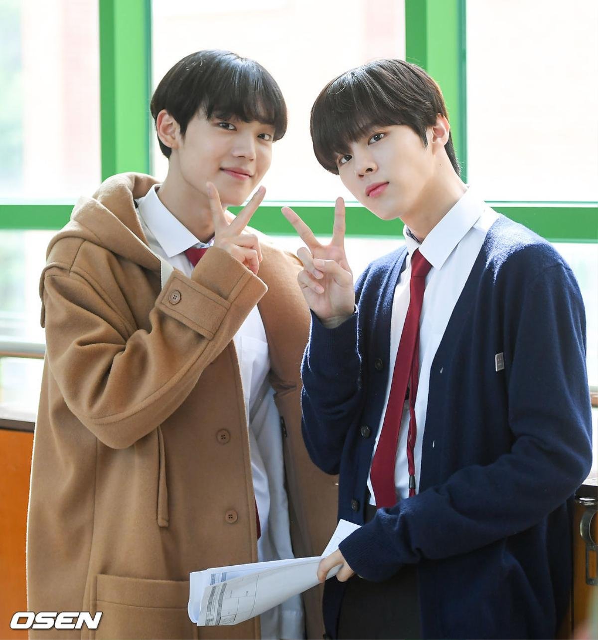 Á quân 'Produce X 101' Kim Woo Seok tựa nam thần trong đồng phục học sinh Ảnh 17