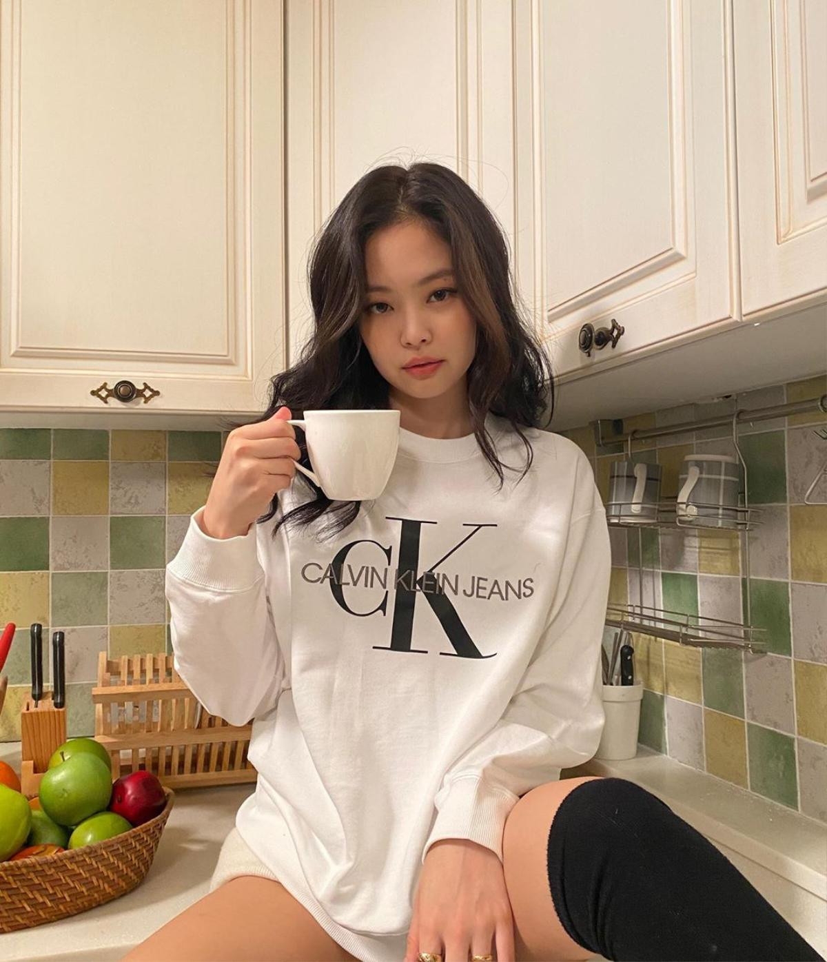 Jennie Black Pink được fans bầu chọn là 'Human CK' khi thả dáng đầy quyến rũ trong các items cơ bản nhất Ảnh 1