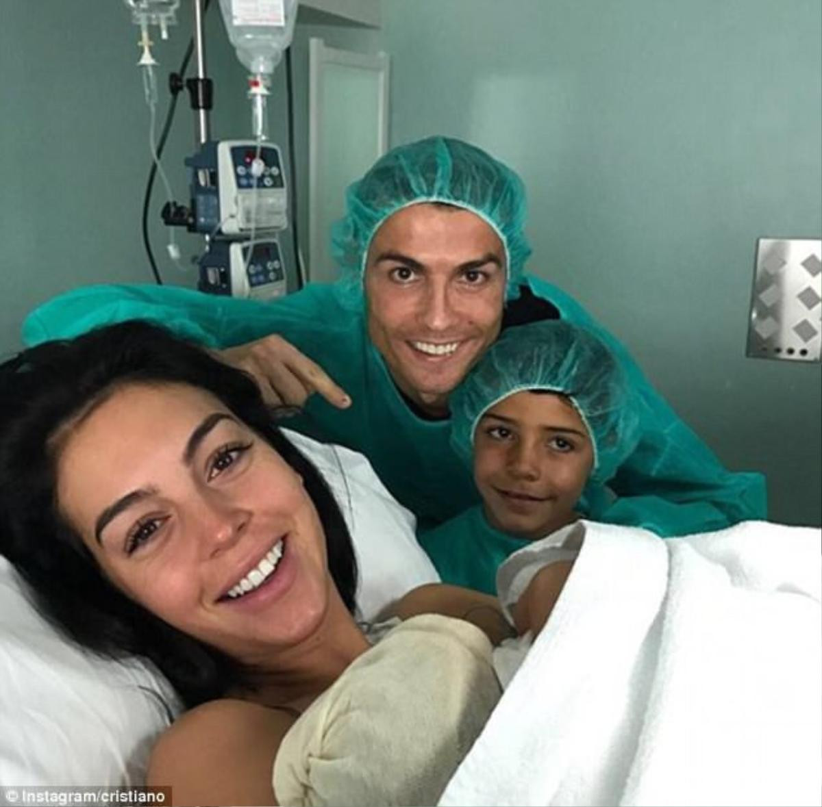 Georgina Rodriguez: 'Cô bé lọ lem' và tình yêu sét đánh với 'Hoàng tử' Cristiano Ronaldo Ảnh 6