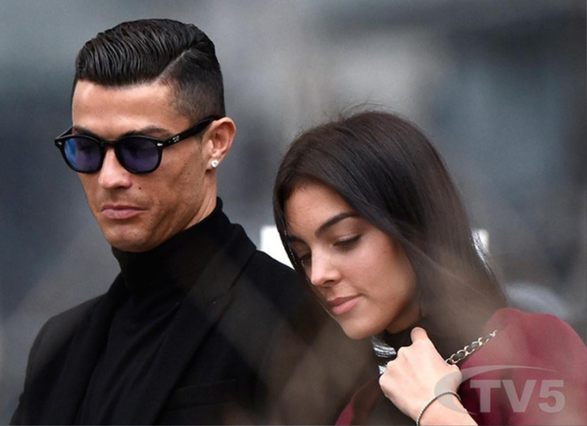 Georgina Rodriguez: 'Cô bé lọ lem' và tình yêu sét đánh với 'Hoàng tử' Cristiano Ronaldo Ảnh 8