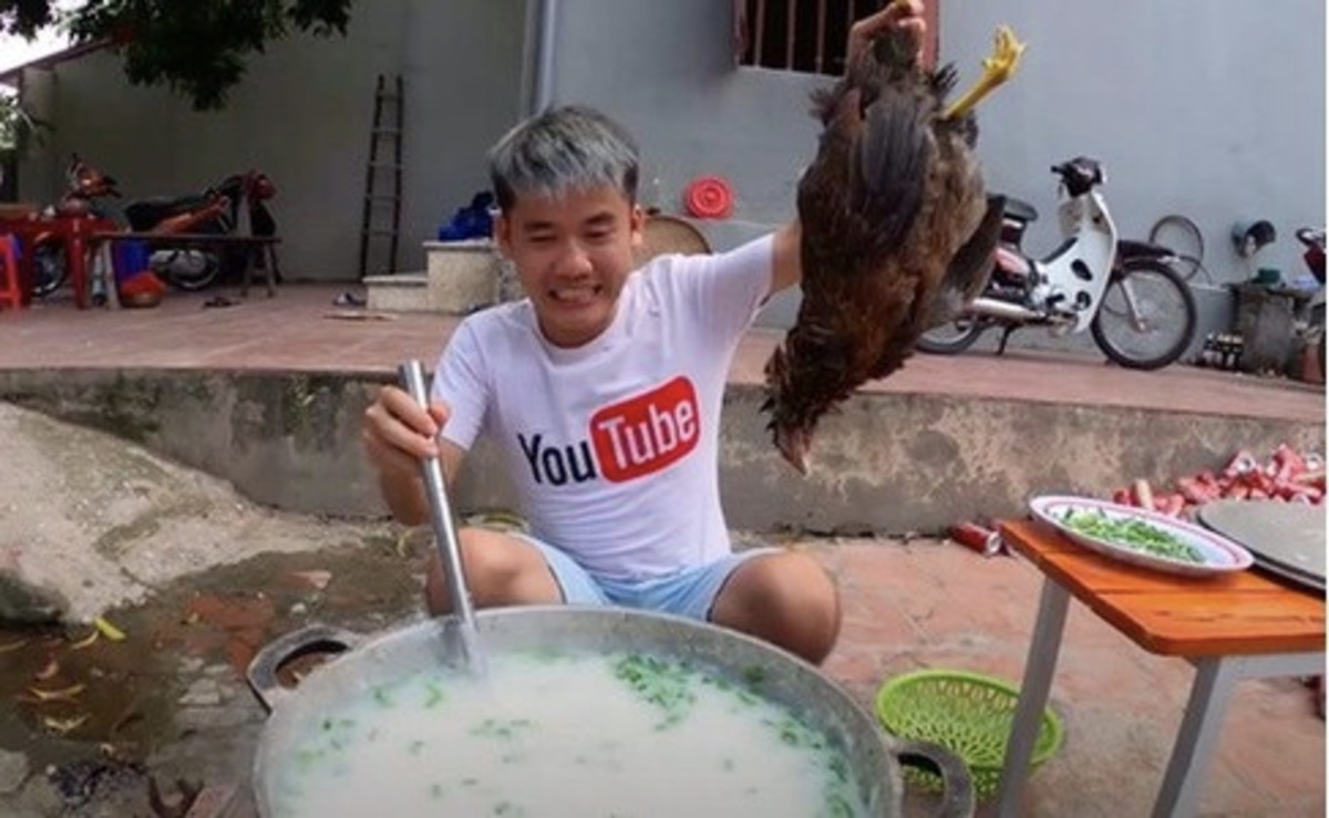 Bà Tân Vlog lên tiếng sau lùm xùm con trai nấu cháo gà nguyên lông Ảnh 3