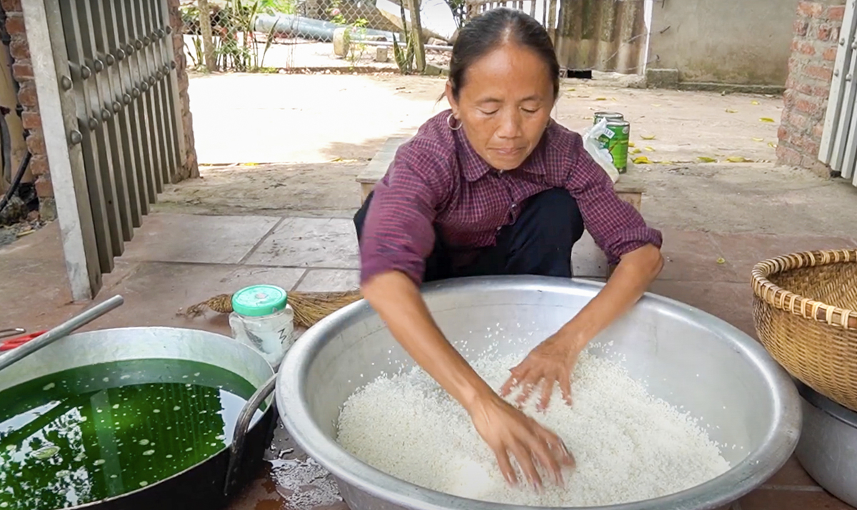 Bà Tân Vlog lên tiếng sau lùm xùm con trai nấu cháo gà nguyên lông Ảnh 1