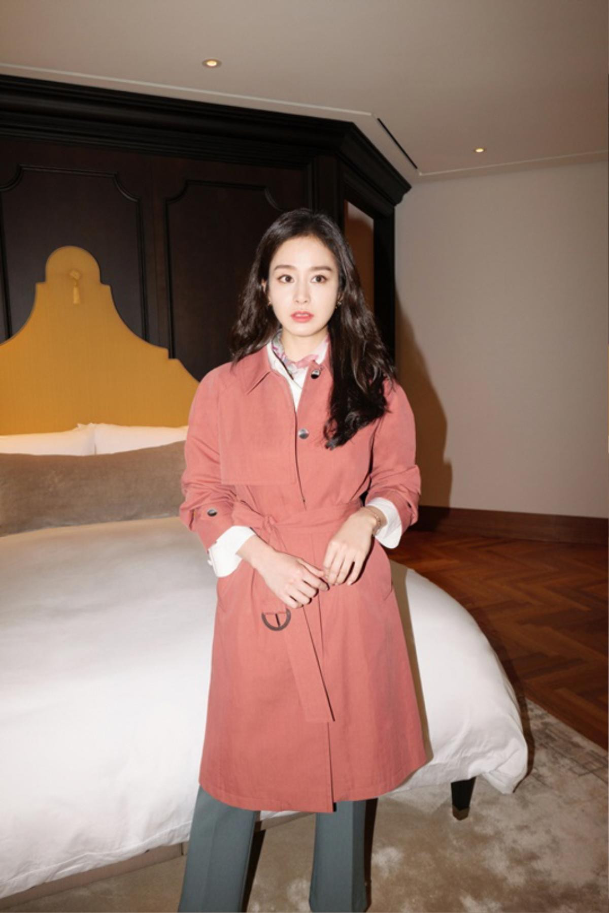 Kim Tae Hee tựa nàng thơ ở tuổi 40 dù đã là 'mẹ hai con' Ảnh 3