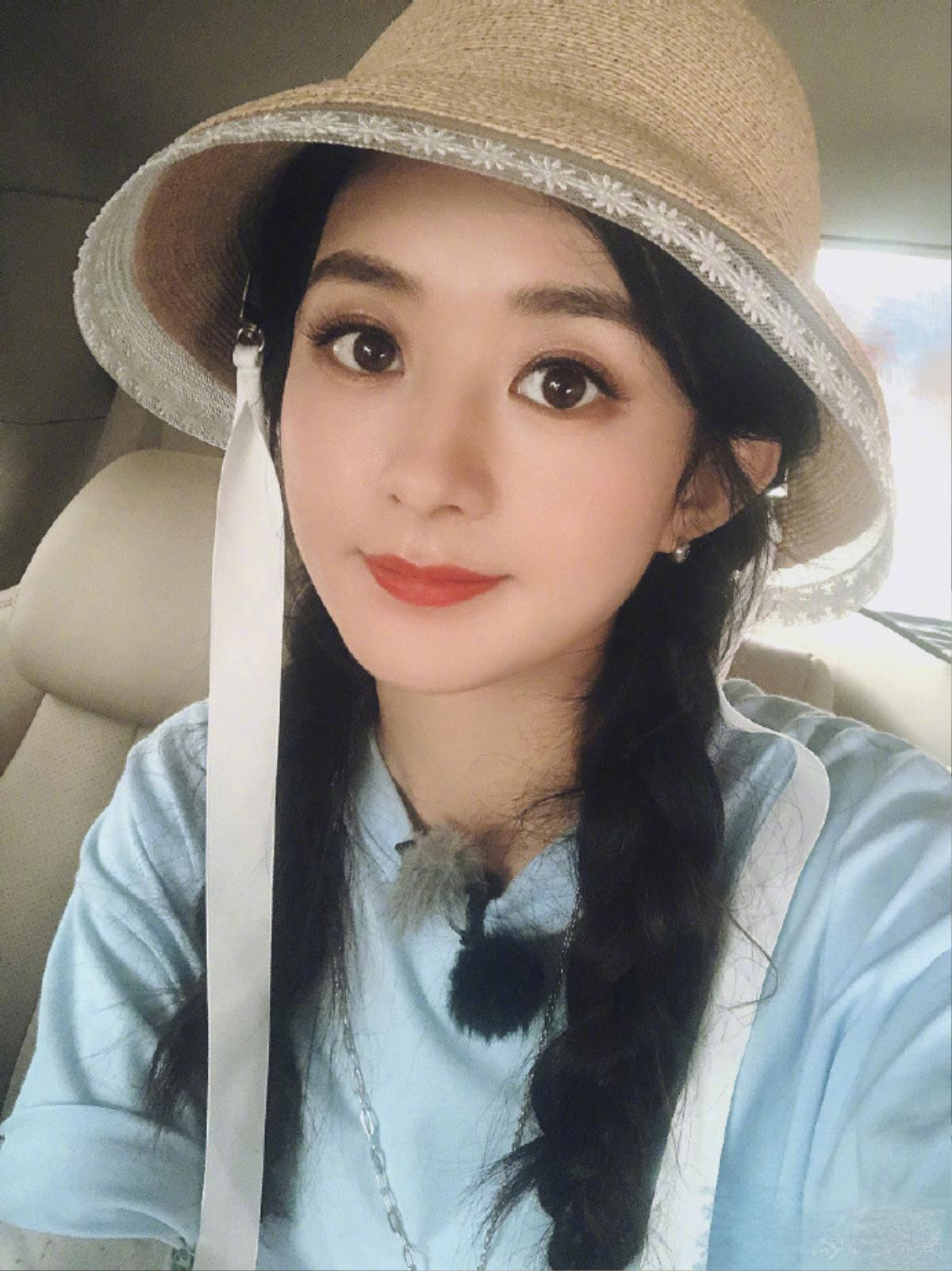 Triệu Lệ Dĩnh khoe 18 bức ảnh selfie, fan khen không ngớt lời vì thần tượng quá trẻ trung và xinh đẹp! Ảnh 6