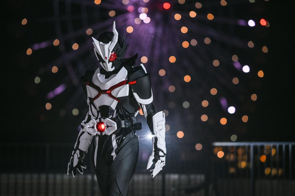 Kamen Rider Ark-One ngoài đời thực: Đỉnh cao cosplay là đây Ảnh 10