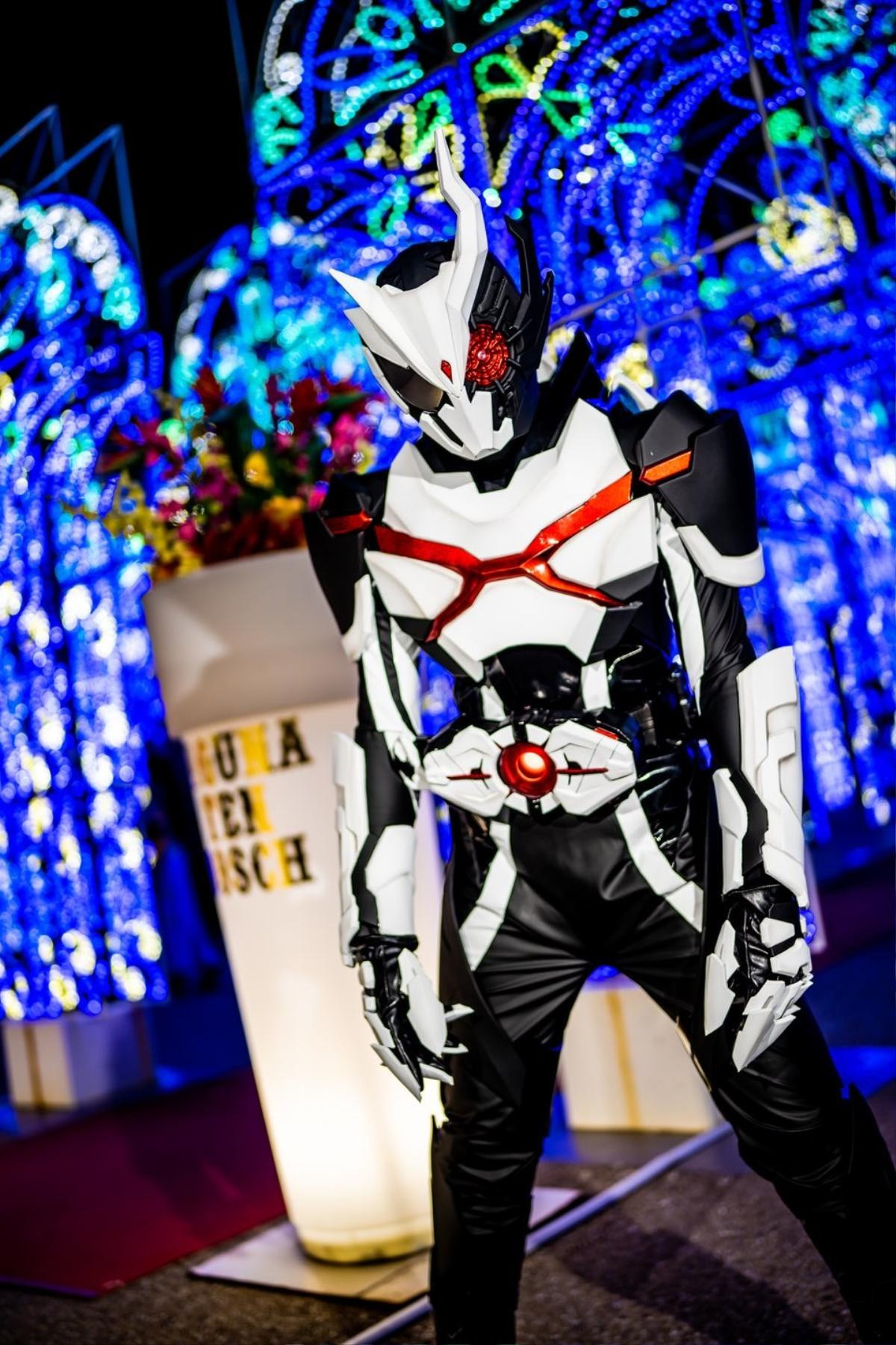 Kamen Rider Ark-One ngoài đời thực: Đỉnh cao cosplay là đây Ảnh 2