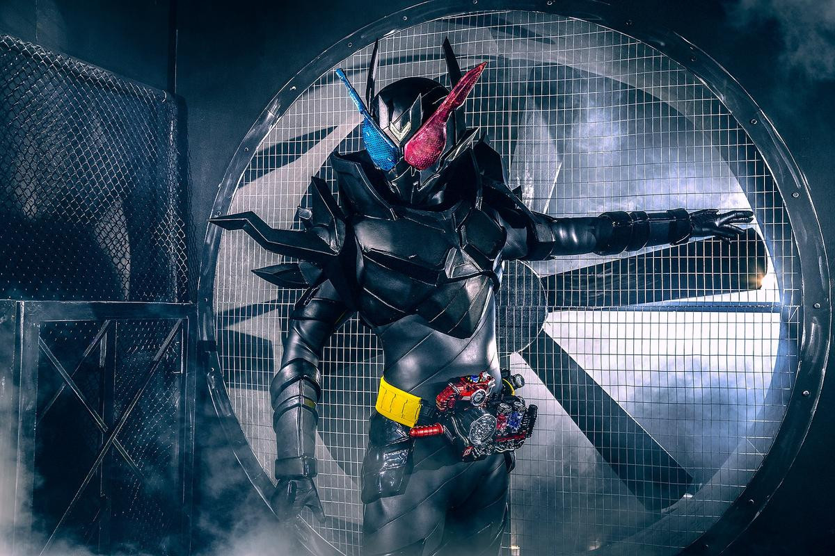 Ngắm vẻ ma mị đến đáng sợ của Kamen Rider Build Hazard Form Ảnh 7