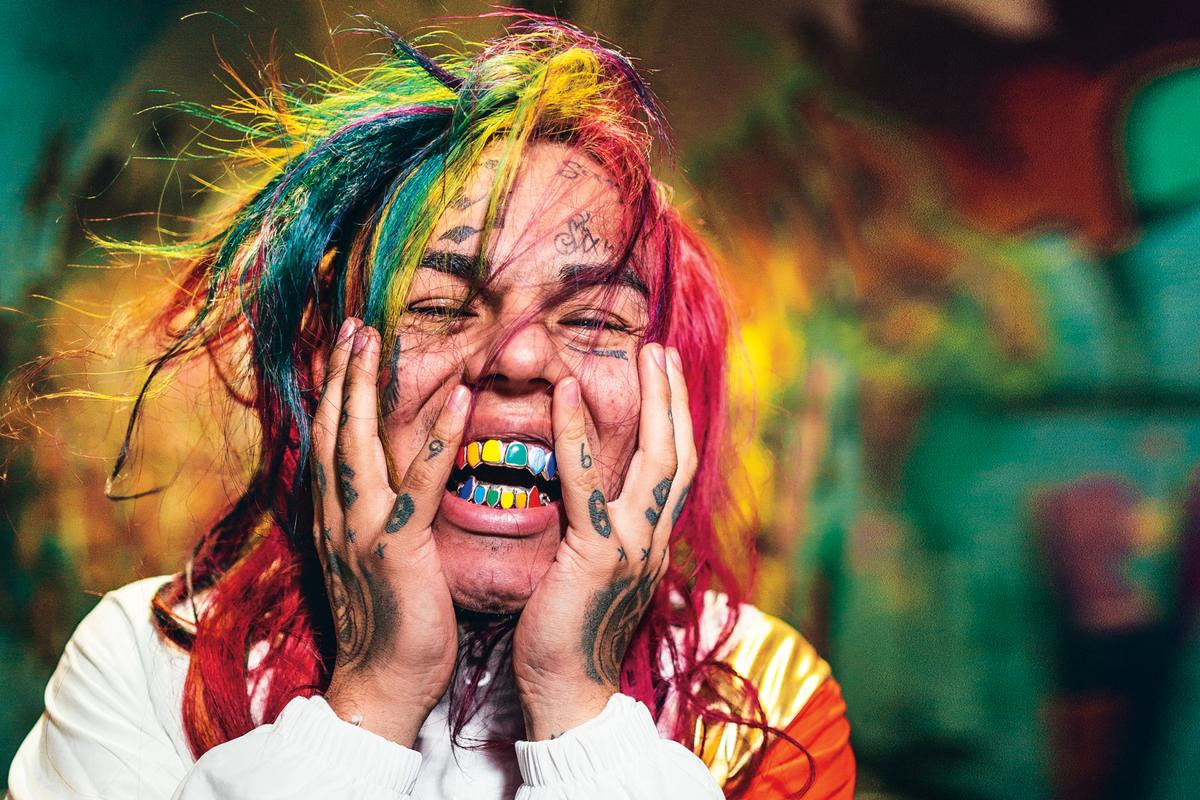 Album mới làm-ăn-bết-bát trên BXH: 6ix9ine phải đi phát CD miễn phí, tuyệt vọng tự xé poster của chính mình Ảnh 2