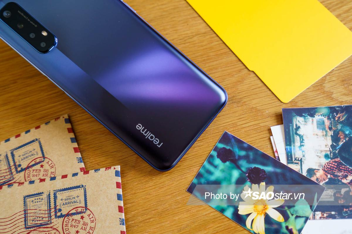 Mở hộp Realme 7 tại Việt Nam: Thiết kế bóng bẩy, có 4 camera sau Ảnh 3