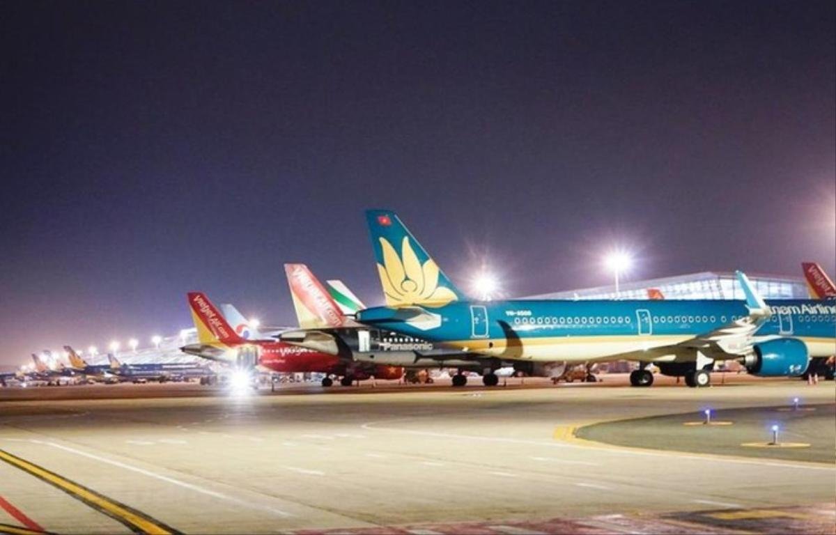 Vietnam Airlines, Vietjet huỷ hơn 50 chuyến bay do ảnh hưởng của bão Noul Ảnh 1