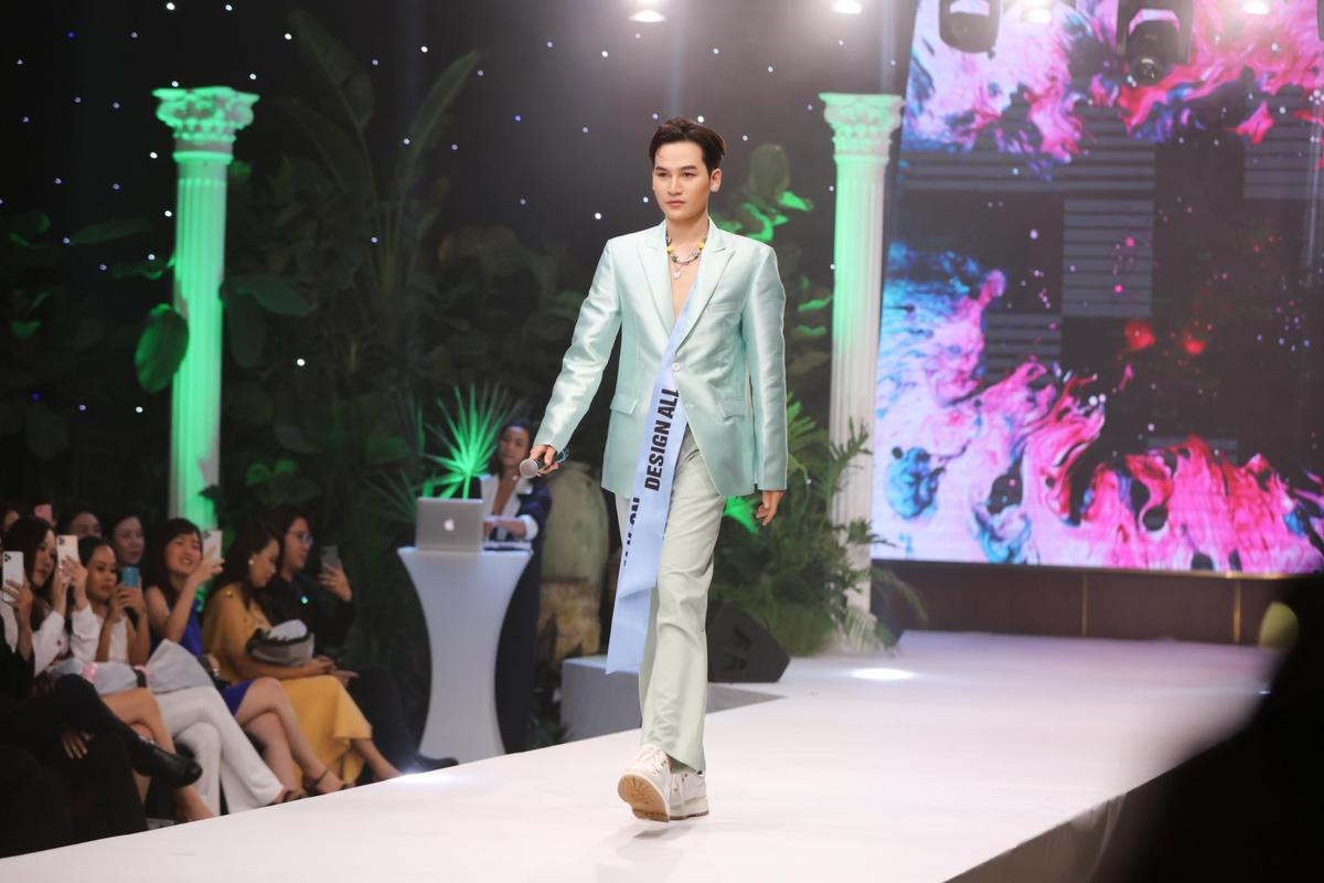 Ali Hoàng Dương làm first face, đứng chung sàn catwalk cùng Thanh Hằng, Lan Khuê Ảnh 2