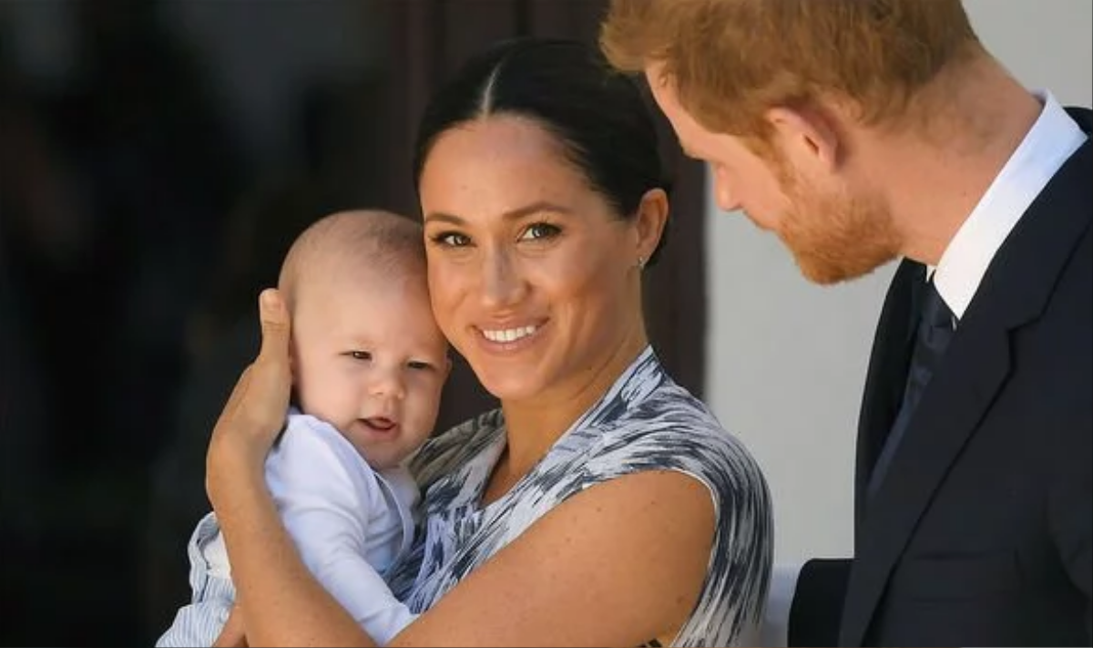 Meghan 'mất hút' trong loạt ảnh hoàng gia Anh đăng chúc mừng sinh nhật Harry Ảnh 3