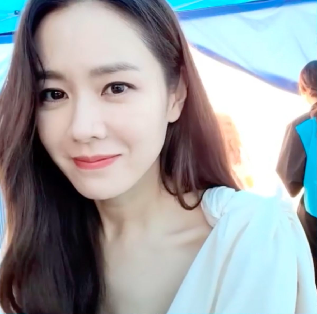 Son Ye Jin đăng bánh kem do fan Việt gửi tặng: Lộ điểm giống Hyun Bin! Ảnh 1