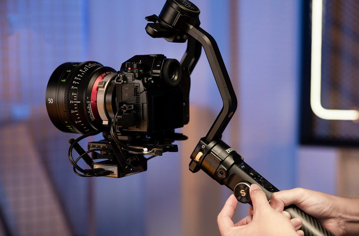 Gimbal Zhiyun CRANE 2S ra mắt tại Việt Nam: thiết kế nhiều điểm tiện dụng, khả năng chịu tải lớn Ảnh 1