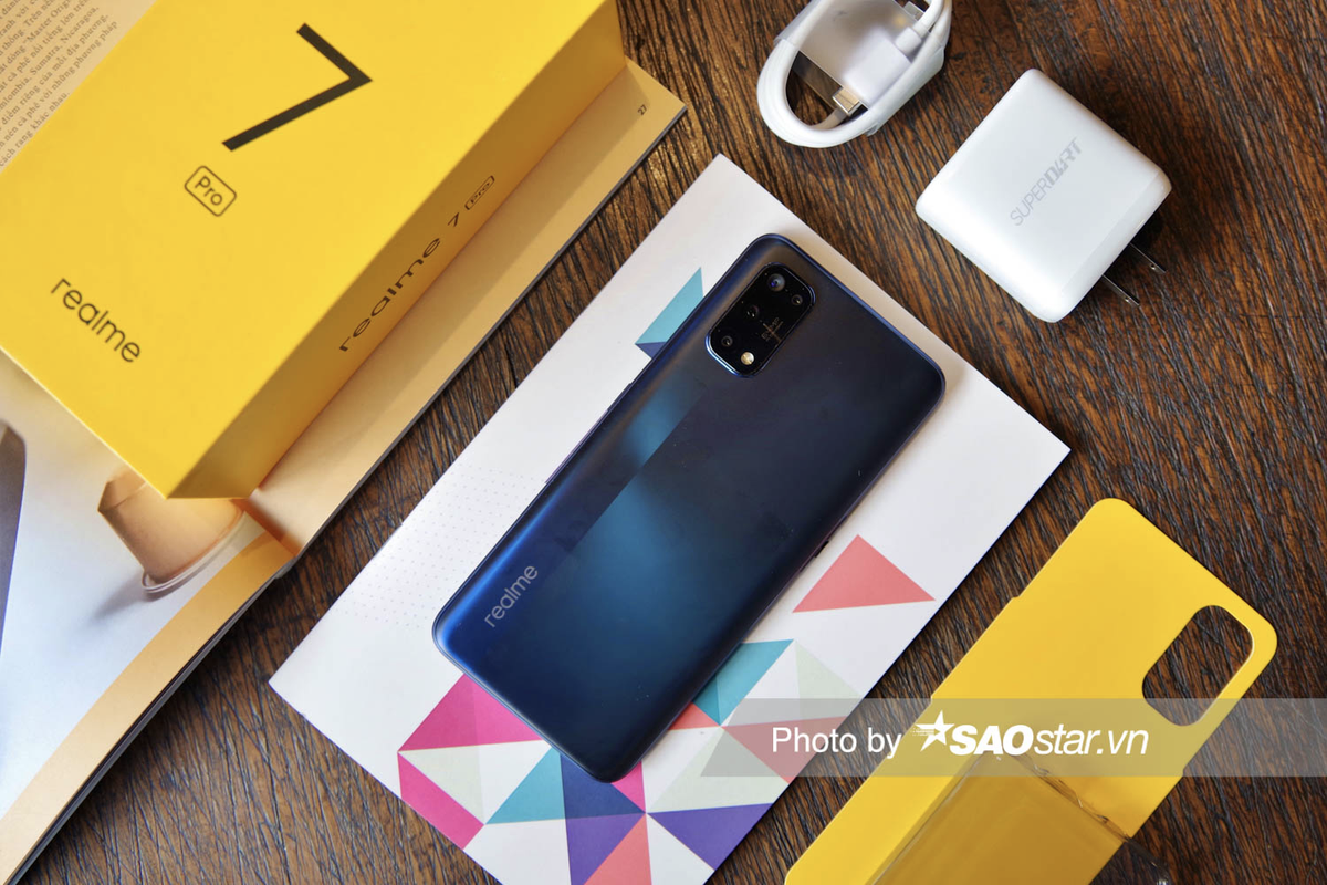 Mở hộp Realme 7 Pro: Ngoại hình ưa nhìn, 4 camera, sạc nhanh 65W Ảnh 13