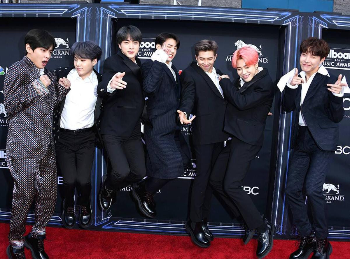 Đề cử Billboard Music Awards 2020: BTS, EXO đấu chọi trực diện cùng Ariana Grande và Billie Eilish Ảnh 4