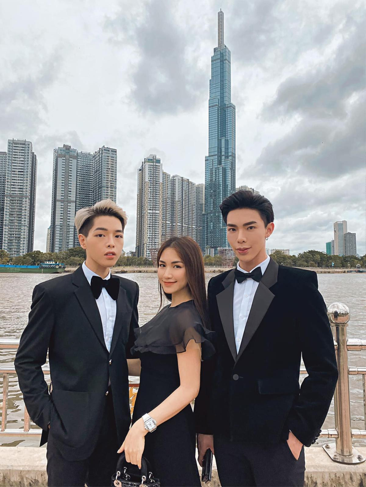 Vbiz mấy ai chơi lớn như Hương Giang, Ngọc Trinh đã mở tiệc trên du thuyền là chơi dress code chanh xả Ảnh 2