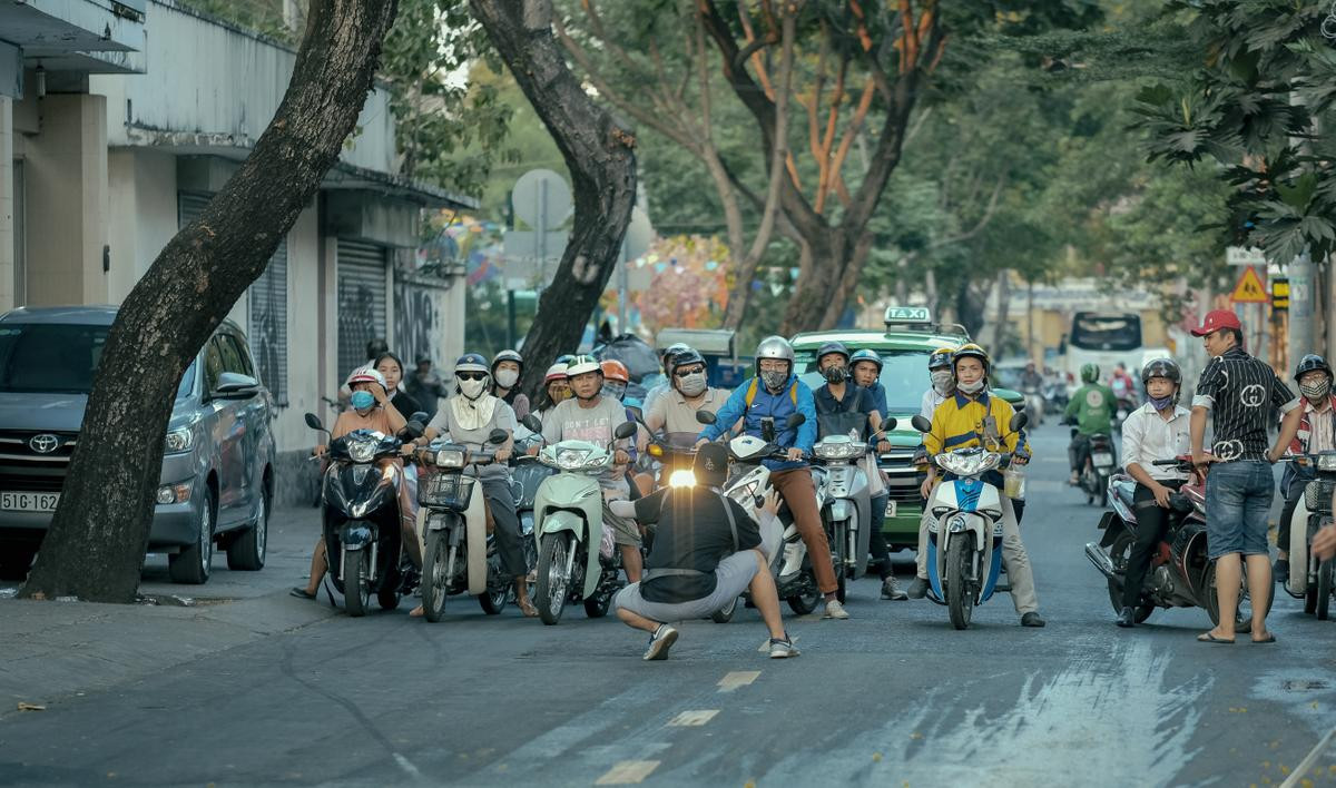 'Sài Gòn trong cơn mưa': Hành trình 'săn mưa' gian nan, còn phải quay vào mùng 1 Tết Ảnh 2