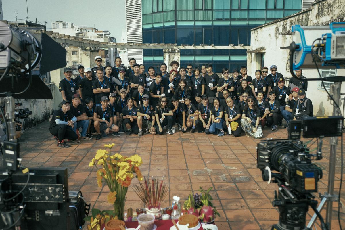 'Sài Gòn trong cơn mưa': Hành trình 'săn mưa' gian nan, còn phải quay vào mùng 1 Tết Ảnh 11