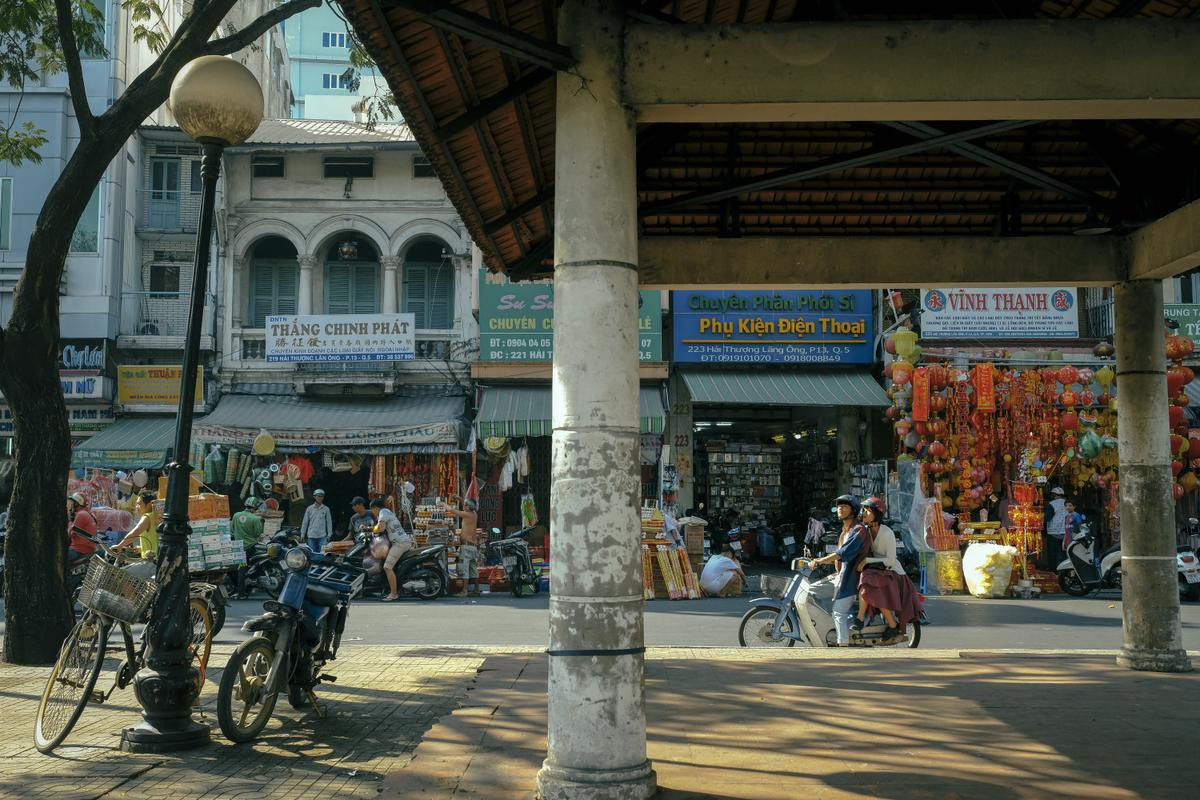 'Sài Gòn trong cơn mưa': Hành trình 'săn mưa' gian nan, còn phải quay vào mùng 1 Tết Ảnh 17