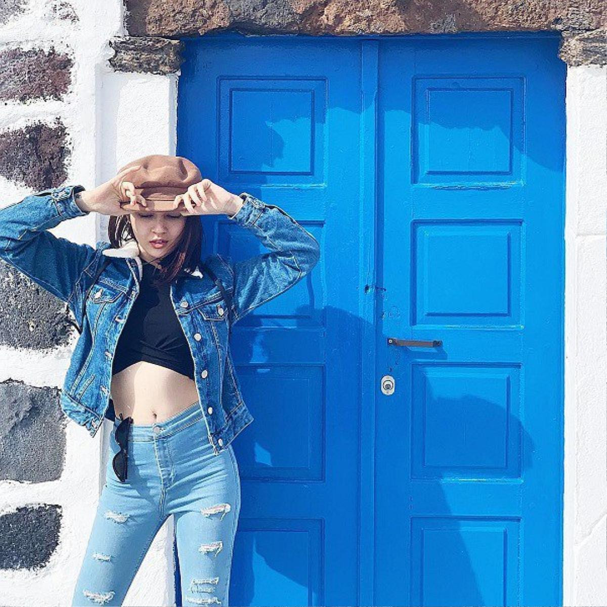 Vải jeans tưởng thô cứng, nhàm chán nhưng hóa ra lại là hot trend thu đông 2020 Ảnh 4