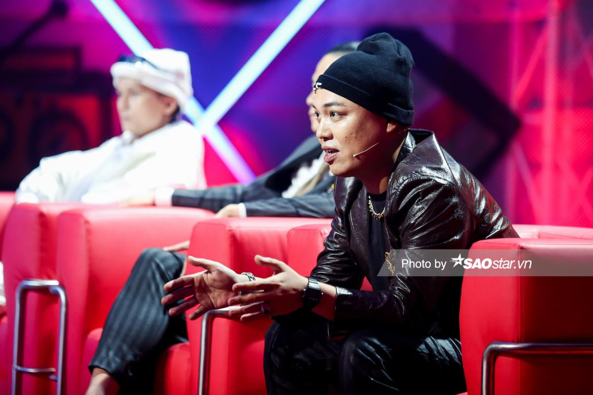 Kenji khiến giám khảo King Of Rap trầm trồ, Hoàng Đảo Chủ lấy nước mắt fan: Người chiến thắng chỉ nhỉnh hơn 0.1 điểm Ảnh 5