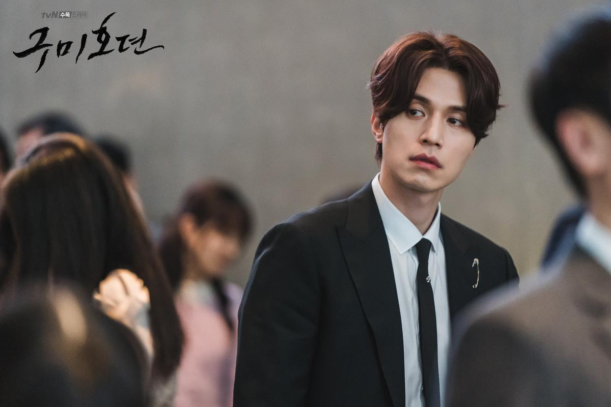 Lee Dong Wook khoe ngực, chụp ảnh 'ướt át' với Jo Bo Ah trong bồn tắm Ảnh 12