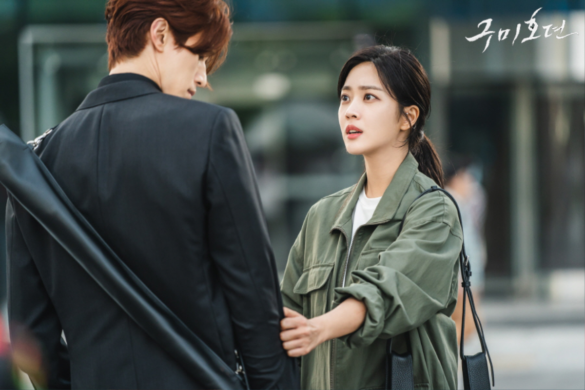 Lee Dong Wook khoe ngực, chụp ảnh 'ướt át' với Jo Bo Ah trong bồn tắm Ảnh 3