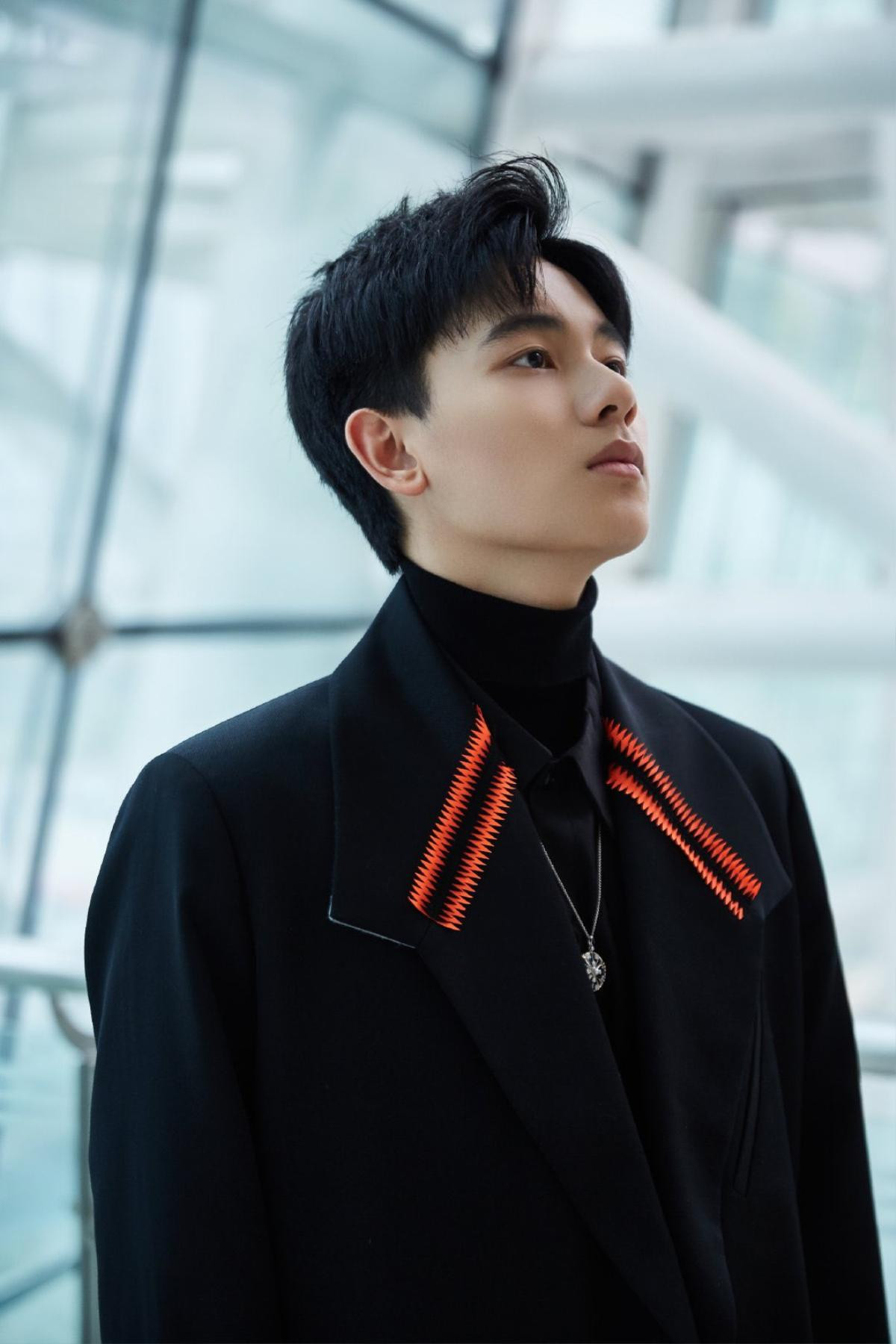 Cận cảnh nhan sắc bộ đôi TFBOYS, Dương Tử và loạt sao Cbiz trước khi đổ bộ thảm đỏ 'Bách Hoa 2020' Ảnh 68