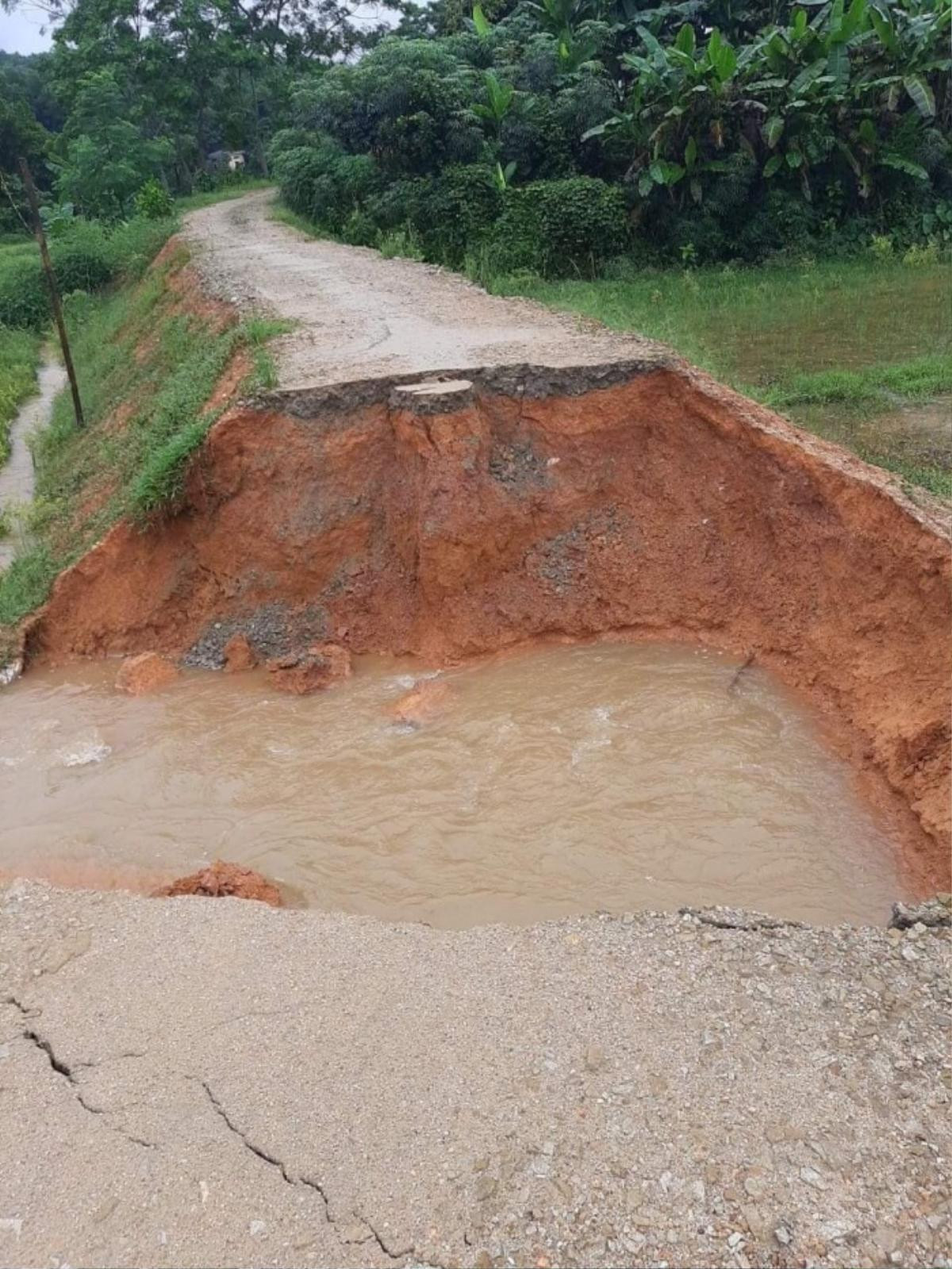 Mưa lớn cô lập nhiều nơi ở Phú Thọ, 2 người tử vong, 7 người bị thương Ảnh 3