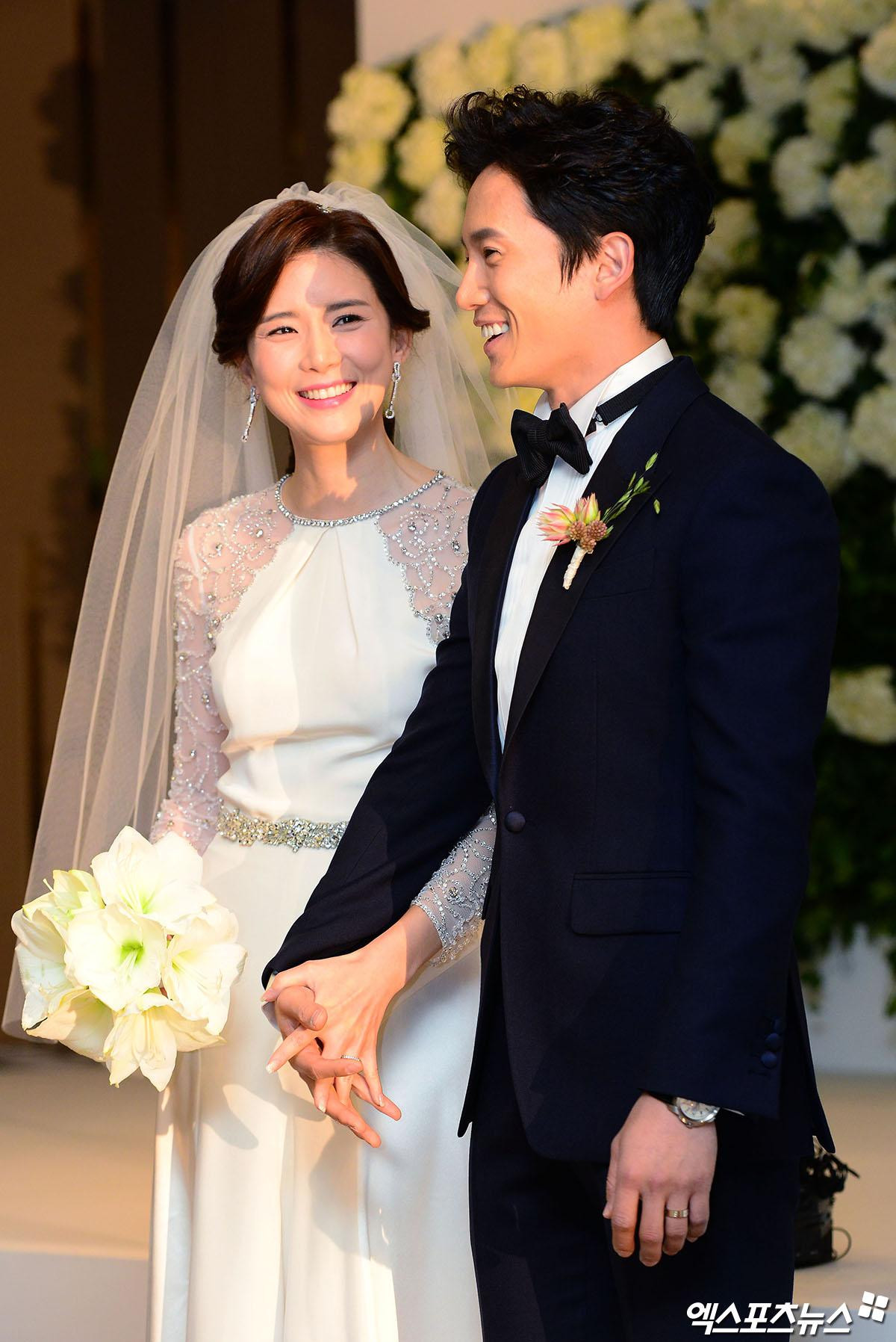 Ji Sung - Lee Bo Young kỷ niệm 7 năm ngày cưới: 'Chị gái ế 38 năm' Han Ji Min lập tức bình luận Ảnh 10