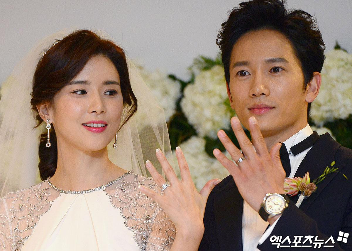 Ji Sung - Lee Bo Young kỷ niệm 7 năm ngày cưới: 'Chị gái ế 38 năm' Han Ji Min lập tức bình luận Ảnh 12