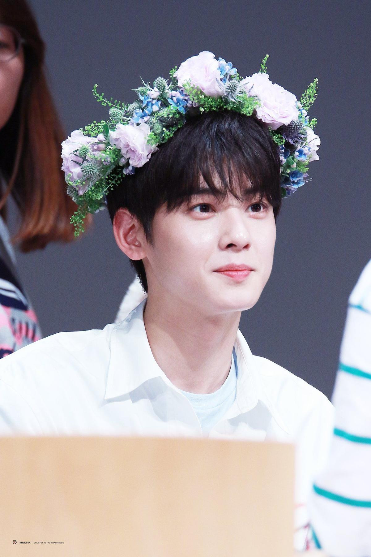 Vẻ đẹp đối lập của V (BTS) và Cha Eun Woo (ASTRO) khiến dân tình 'đau tim' Ảnh 15