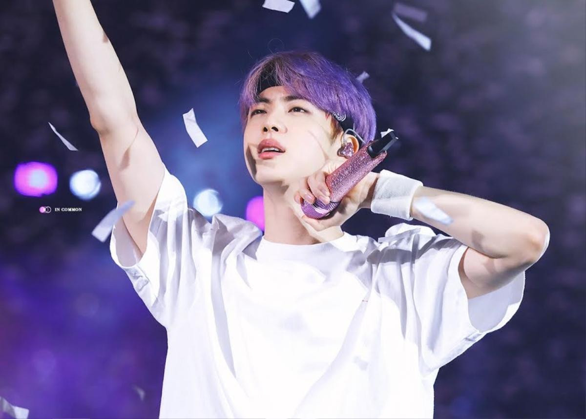 Bất ngờ được ARMY tặng quà, nhưng Jin (BTS) 'không mảy may xúc động' Ảnh 5