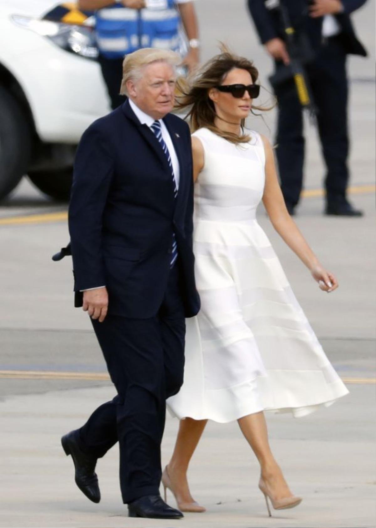 Đệ nhất phu nhân Mỹ Melania Trump cứ diện váy trắng tinh khôi là nhận được vô vàn lời khen Ảnh 6