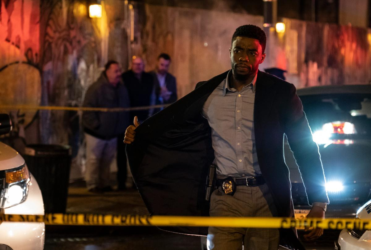 Diễn viên '21 Bridges' Sienna Miller tiết lộ Chadwick Boseman từng bỏ tiền túi để giúp mình tăng lương Ảnh 4