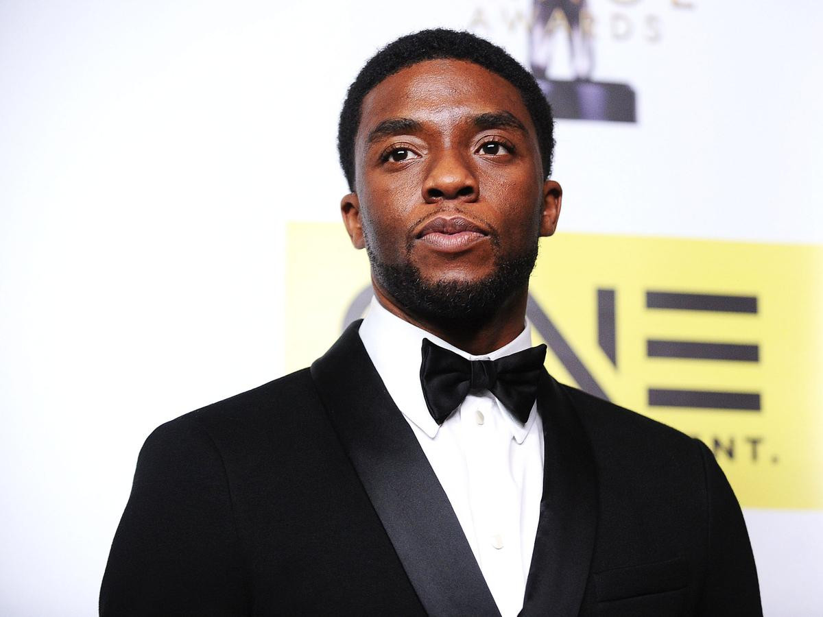 Diễn viên '21 Bridges' Sienna Miller tiết lộ Chadwick Boseman từng bỏ tiền túi để giúp mình tăng lương Ảnh 9