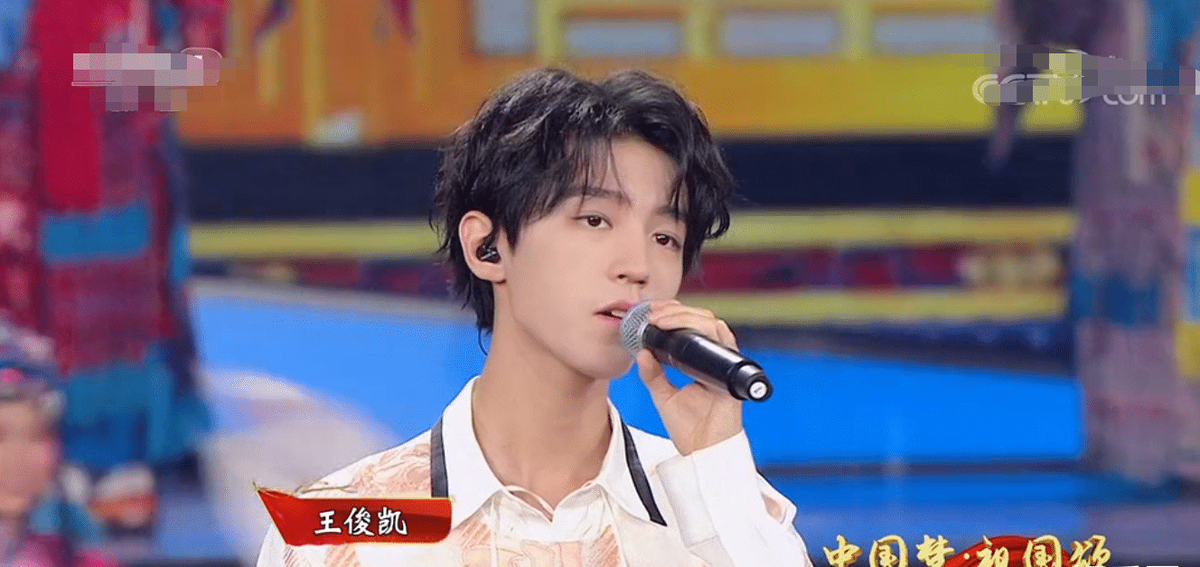 TFBOYS hội tụ tại CCTV: Vương Tuấn Khải và Dịch Dương Thiên Tỉ bị chỉ trích thiếu chuyên nghiệp Ảnh 4