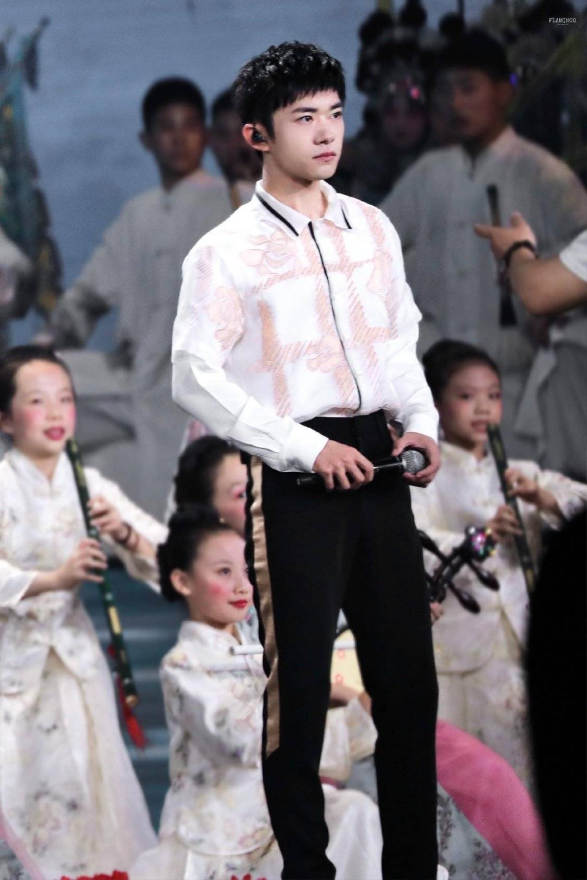 'Đêm hội Trung Thu 2020': Địch Lệ Nhiệt Ba, TFBOYS, Dương Tử cùng loạt sao Cbiz bừng sáng trên sân khấu Ảnh 13