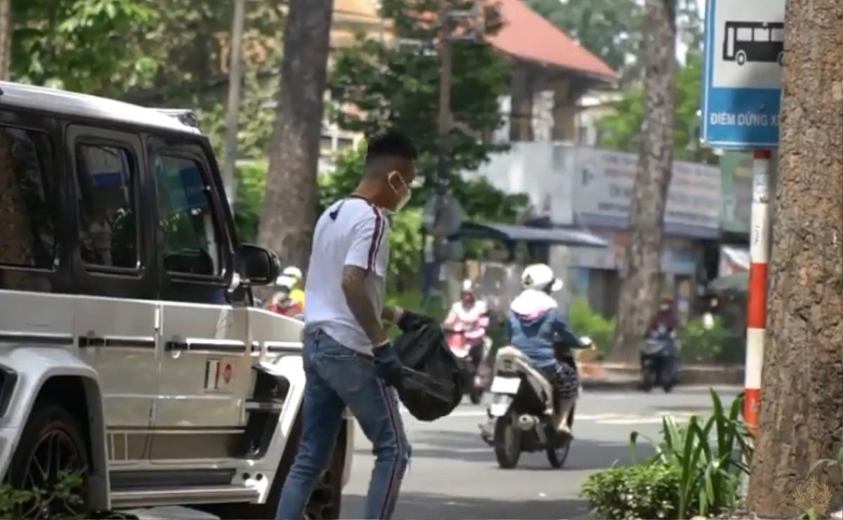 Lái 'xế hộp' chục tỷ đi lượm ve chai, đại gia Minh Nhựa lại 'ghi điểm' trong mắt dân tình Ảnh 1