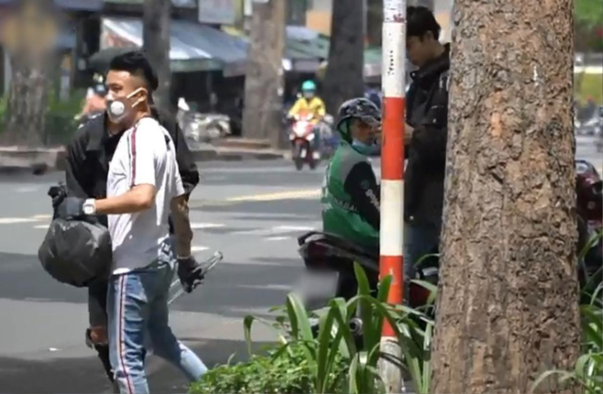 Lái 'xế hộp' chục tỷ đi lượm ve chai, đại gia Minh Nhựa lại 'ghi điểm' trong mắt dân tình Ảnh 3