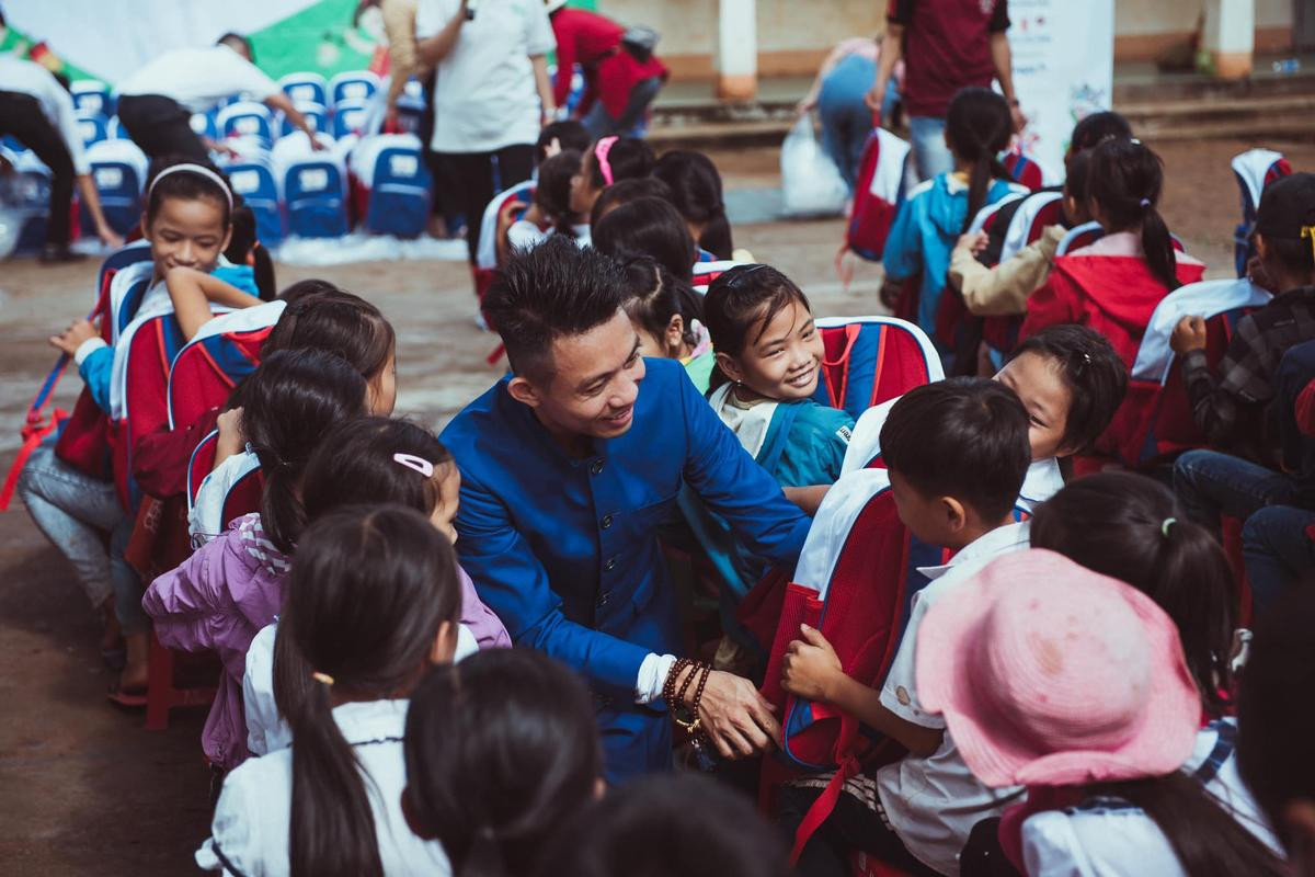 Lái 'xế hộp' chục tỷ đi lượm ve chai, đại gia Minh Nhựa lại 'ghi điểm' trong mắt dân tình Ảnh 6